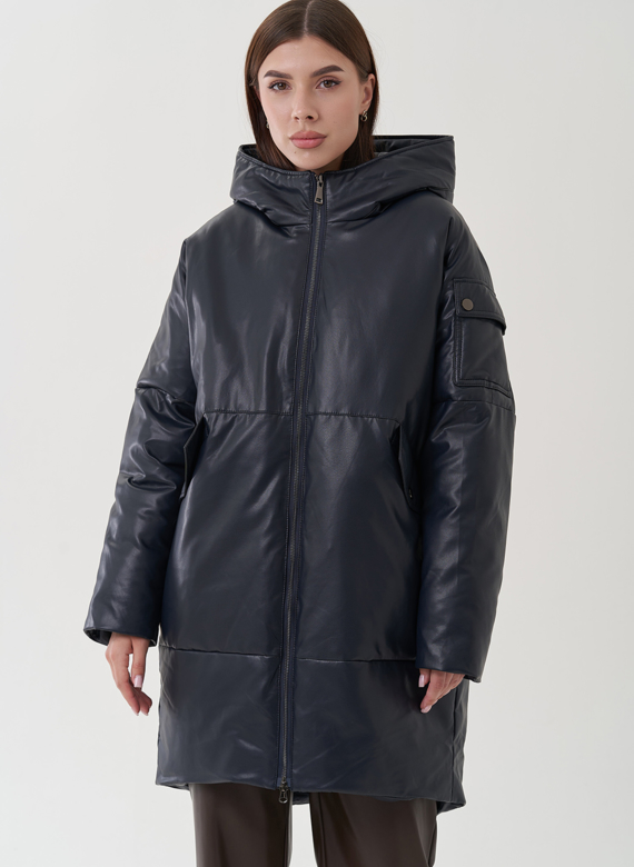 Женский пуховик синего цвета из эко кожи