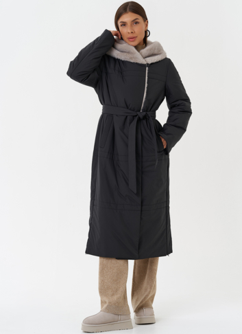 Пуховик с капюшоном из эко меха