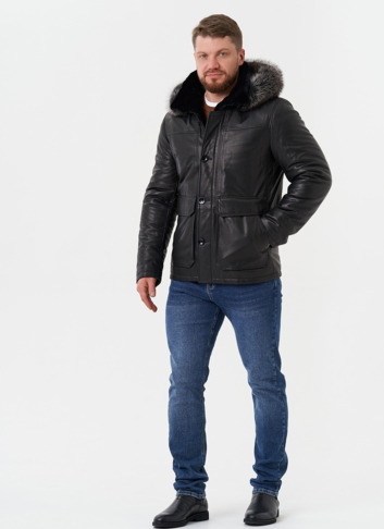 Пуховик из натуральной кожи с мехом енота