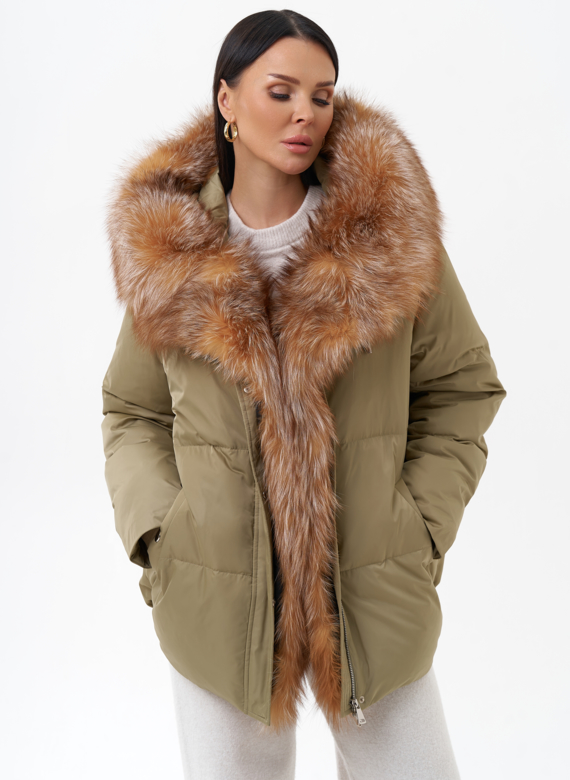 Пуховик с капюшоном из меха лисы