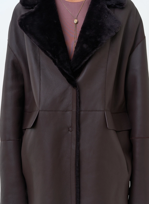 Женская дубленка с английским воротником фото