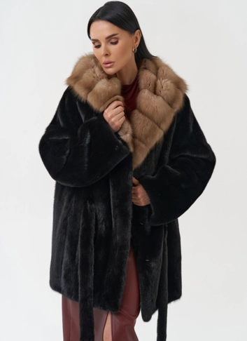 Норковая шуба с капюшоном из меха куницы фото
