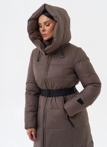 Длинный пуховик бежевого цвета