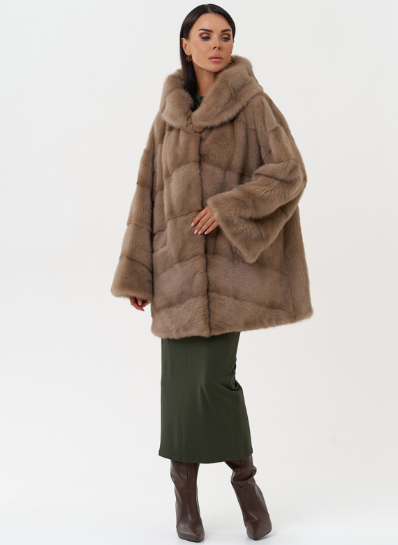 Короткая шуба из норки с капюшоном