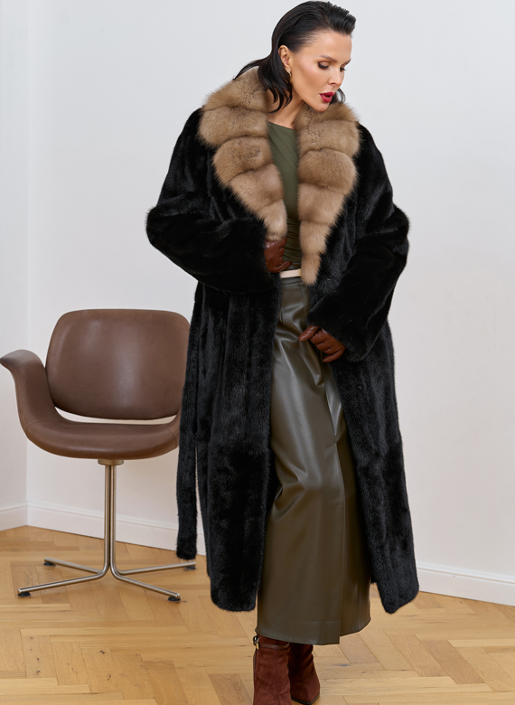 Шуба из меха норки с воротником из меха куницы