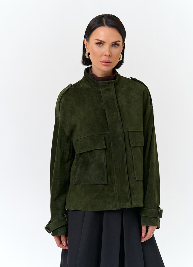 Женская куртка из натуральной замши зеленого цвета модель № 32727 меха малина