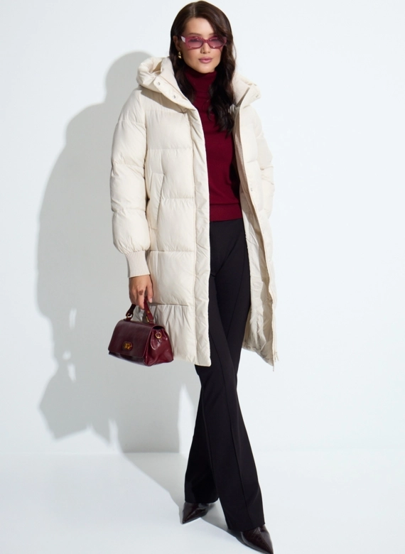 Женский пуховик с капюшоном фото