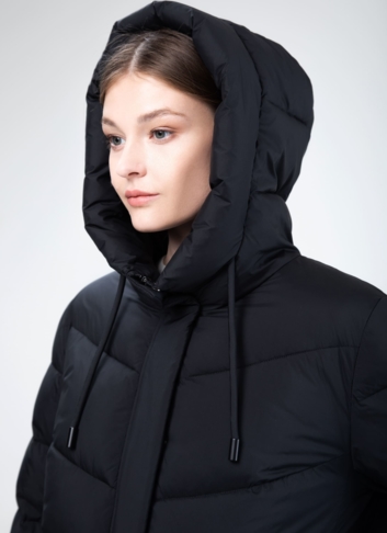 Женский пуховик с капюшоном 