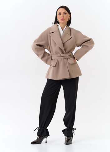 Женское укороченное пальто с двойным поясом