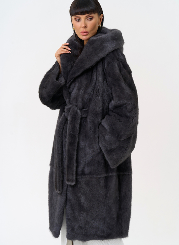 Женская шуба из меха норки с капюшоном 