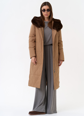 Пуховик с капюшоном из эко меха