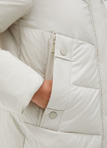 Пуховик женский с капюшоном 