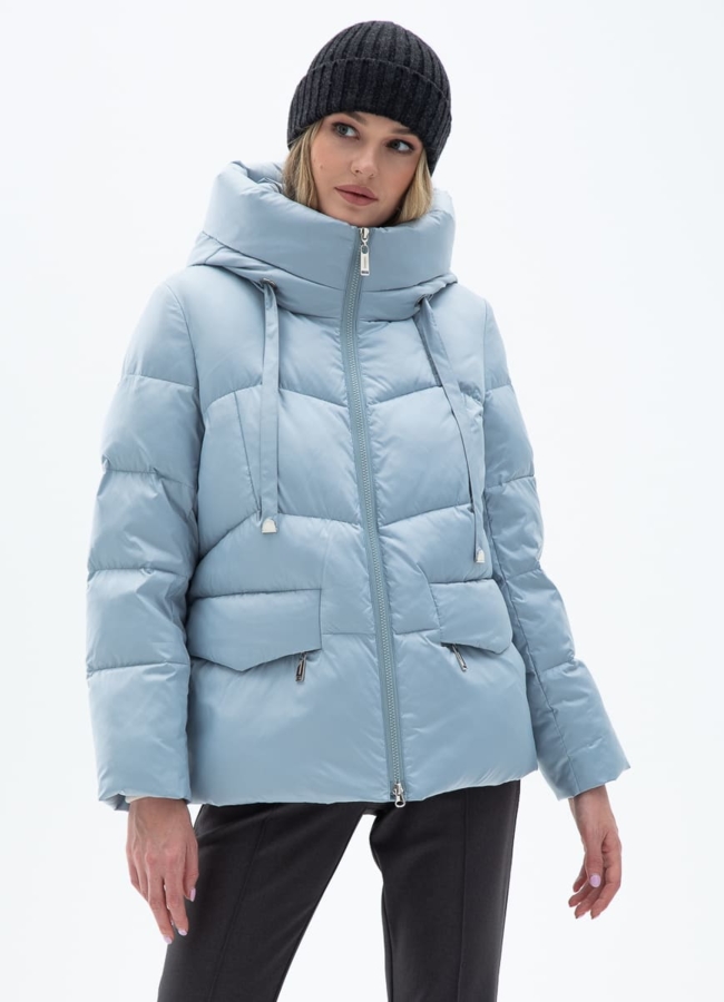 Женский пуховик голубого цвета модель № 31145 меха малина