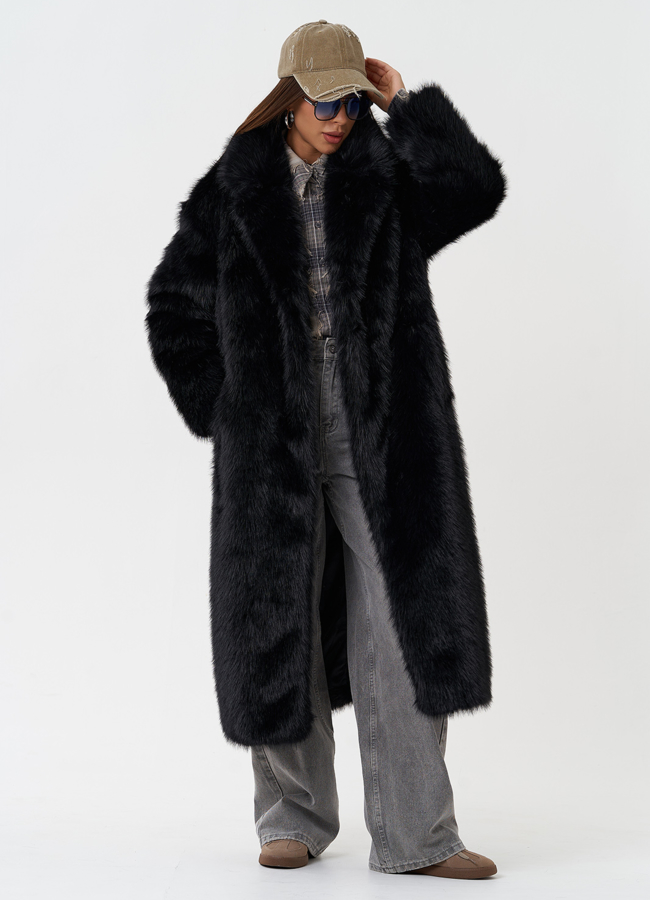 Длинное пальто из эко меха под песца модель № 28689 меха малина