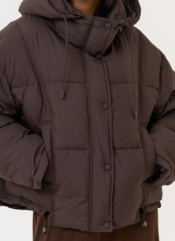 Женский короткий пуховик с капюшоном